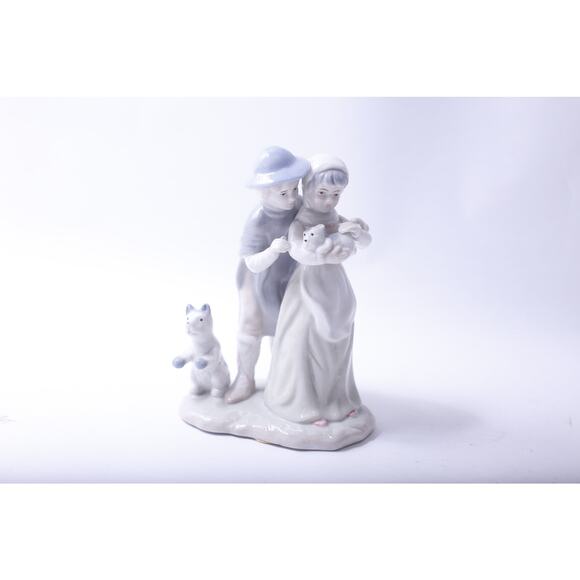 Couple holding Puppy, Porcelain Statue, 7", Leonardo Collection, Home Decor, - Picture 1 of 3